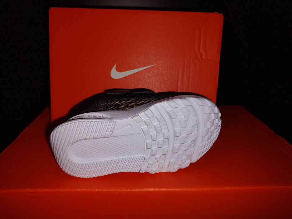 Нови детски маратонки Nike