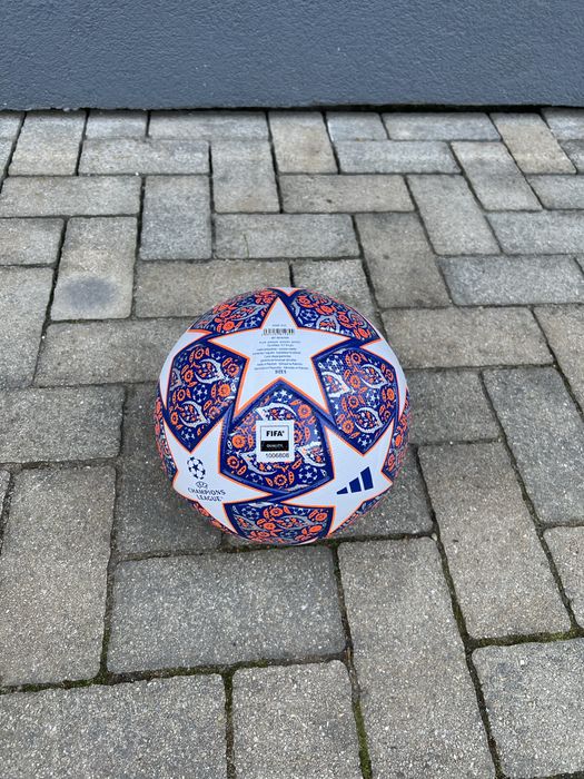 Minge de fotbal Adidas UCL League Istanbul,modelul oficial din 23