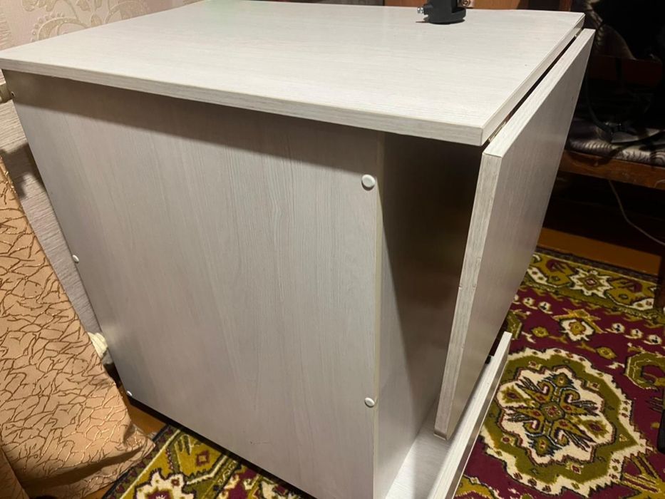 Продам стол для маникюра