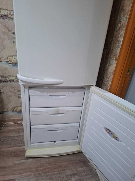 Продам холодильник Атлант