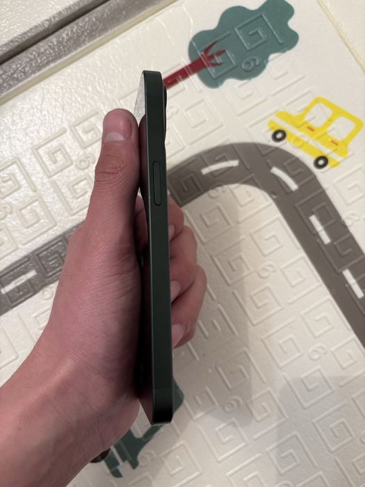 Срочно продам iPhone 13