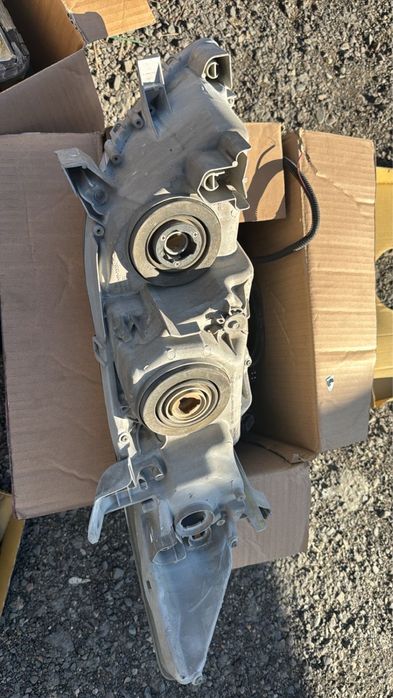 Продам фар на камри 40