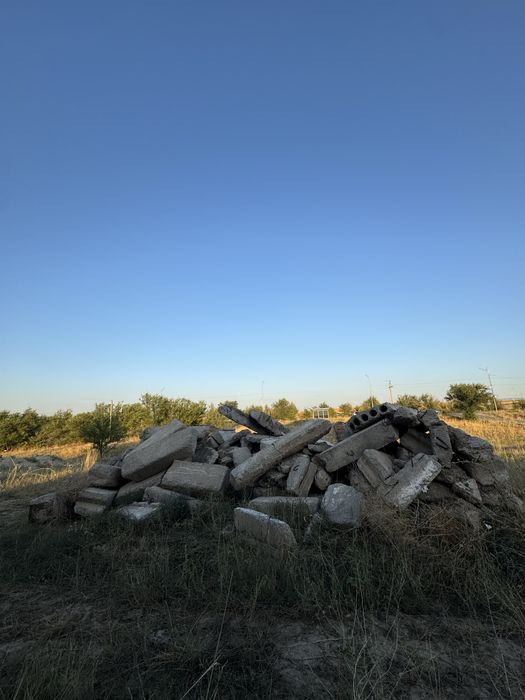 Үлкен тастар бар