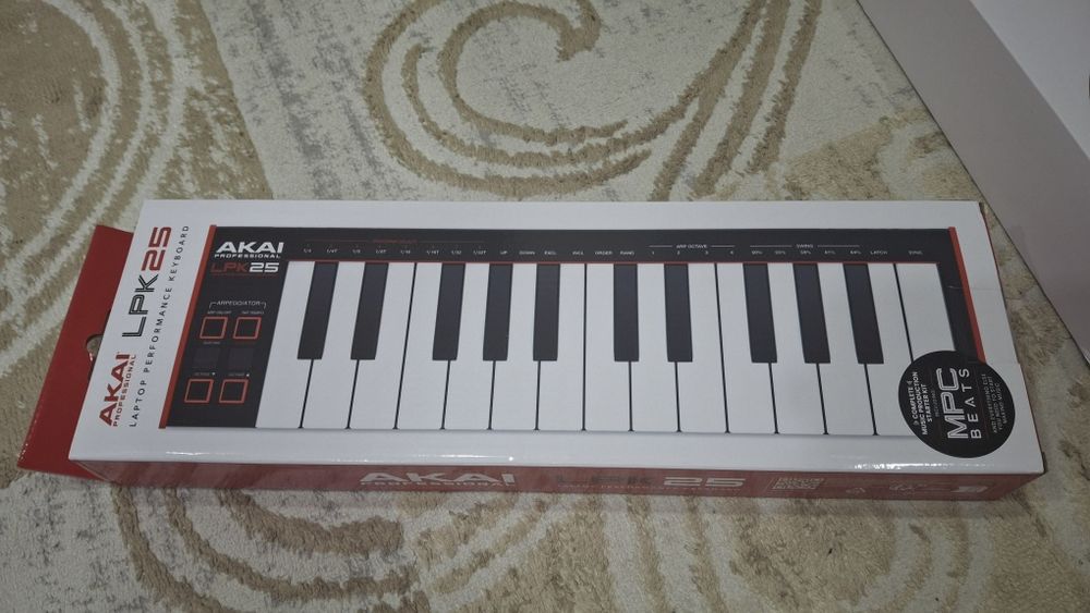 Миди клавиатура Akai