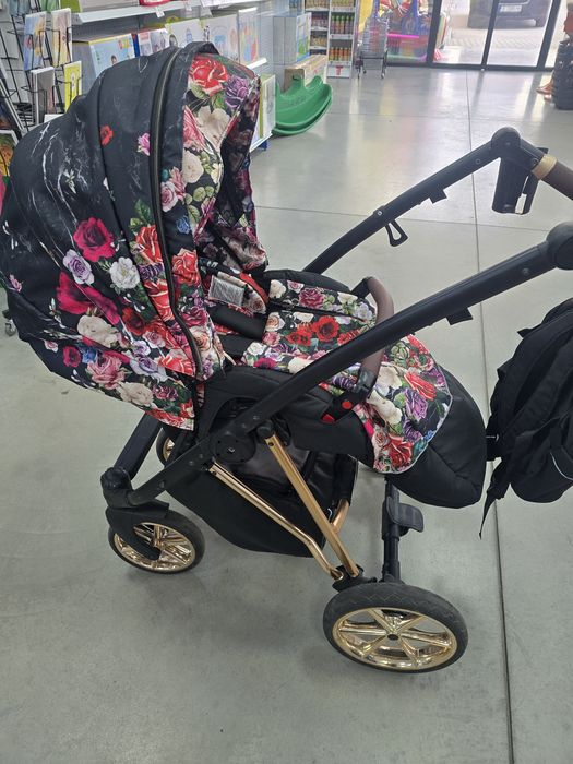 Количка + нов кош, чанта и покривало