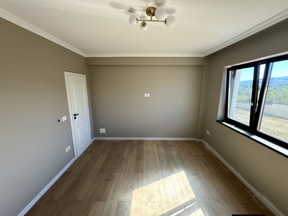 Case din structura metalica si panouri sandwich termoizolante