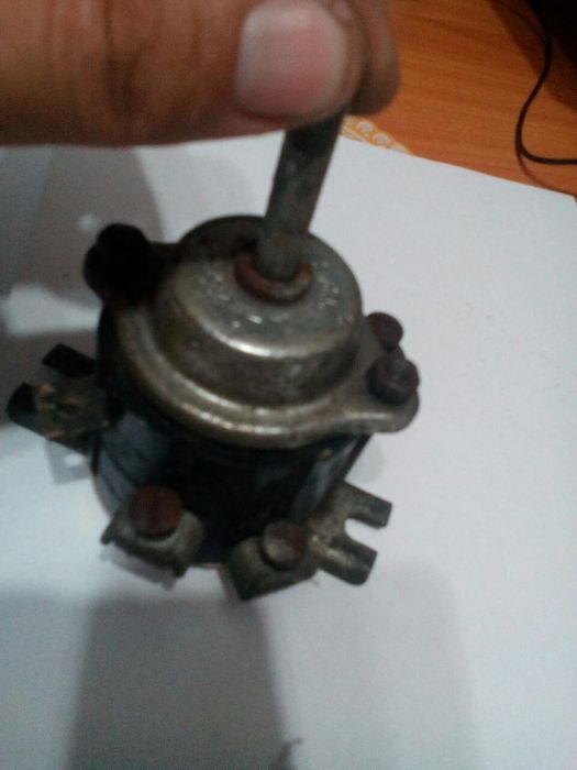 Buton cu 3 pozitii si 6 contacte