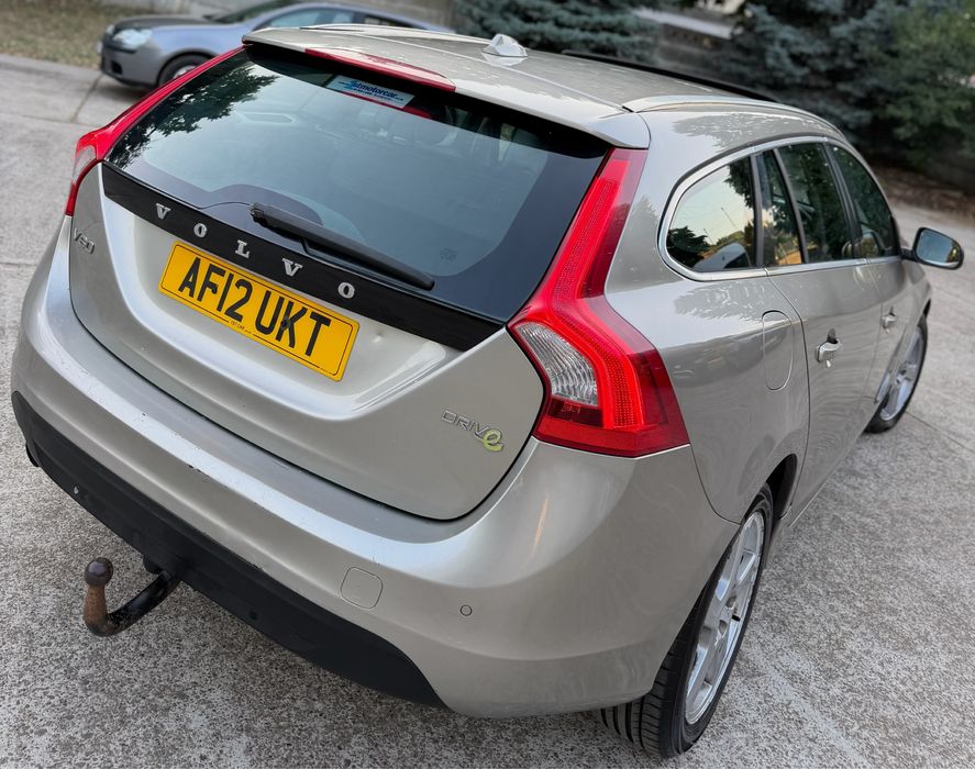 VOLVO V60 - 2012 - 1.6 Diesel - Euro 5 - 115 Cai Putere - Cutie viteze manuala - 6+1 - Trepte - Trapa - Interior Piele - Full Electric
