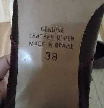 Срочно продам кожаные туфли на невысоком каблуке