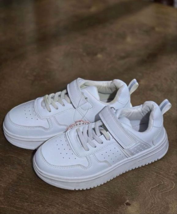 Кроссовки детские новые