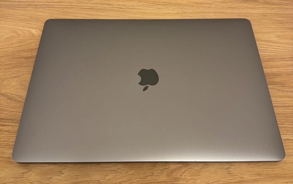 MacBook Pro 15 2019 | i9 2,4 GHz | 32 GB RAM | SSD 1 TB | Vega 20