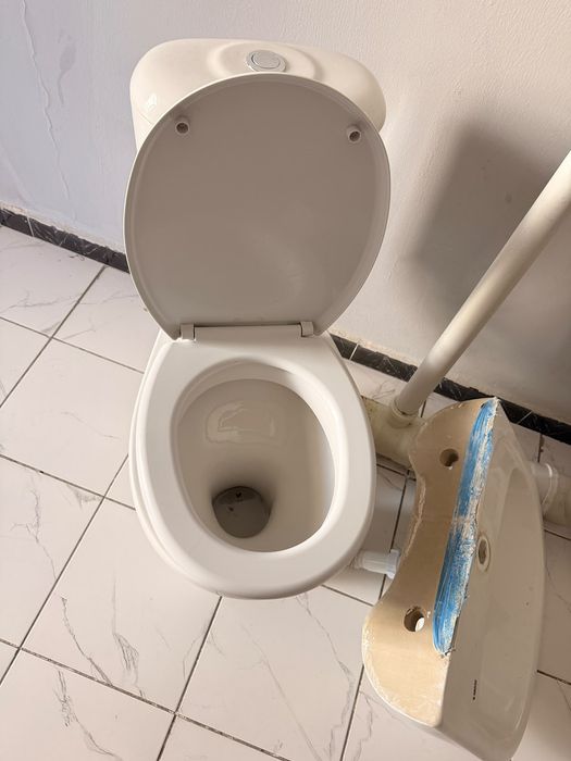 Әжетхананың затары сатылады