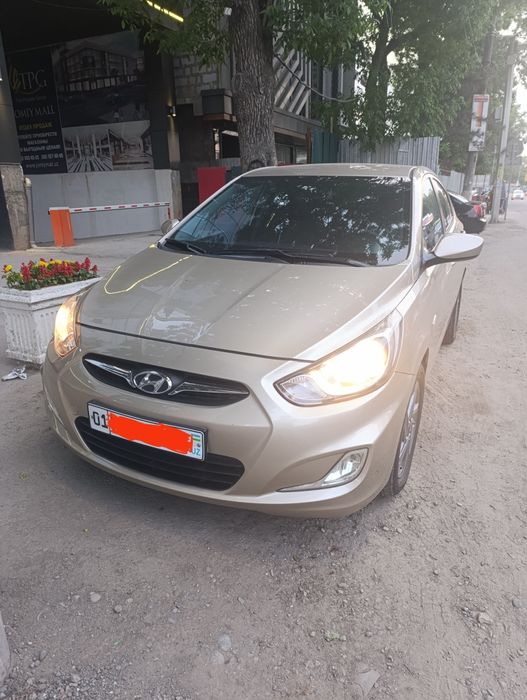 Hyundai ACCENT 2011