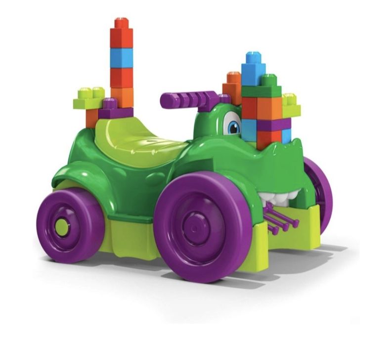 Крокодил за бутане с крачета с много други играчки