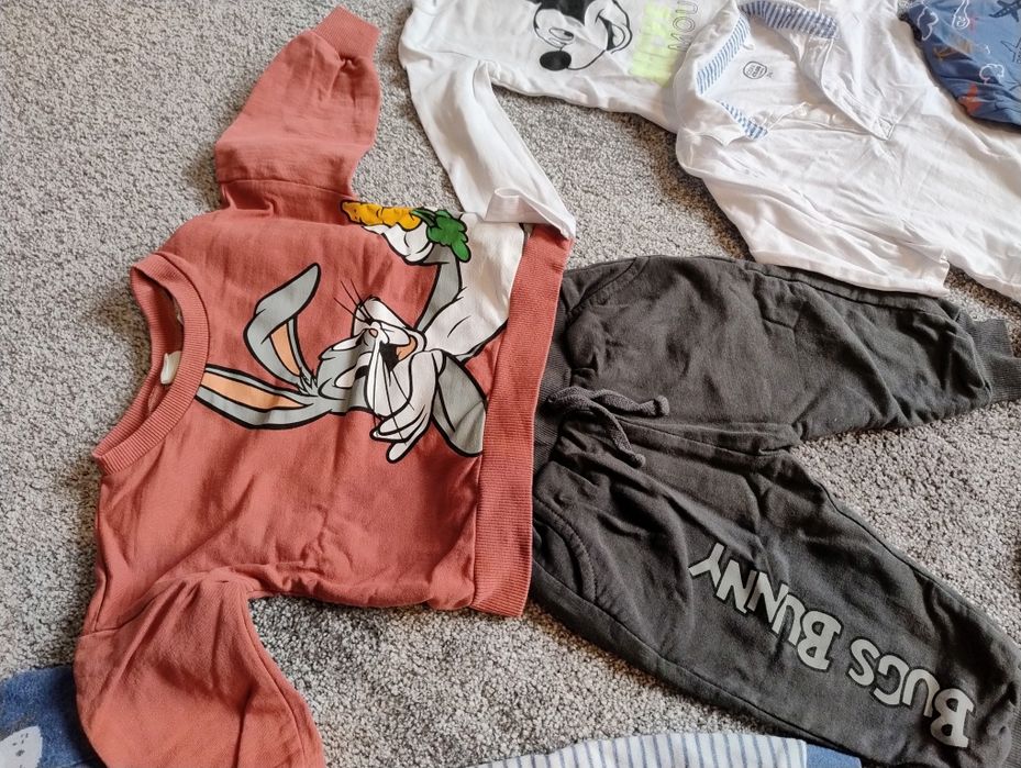 Lot cu seturi marimea 6-9 luni