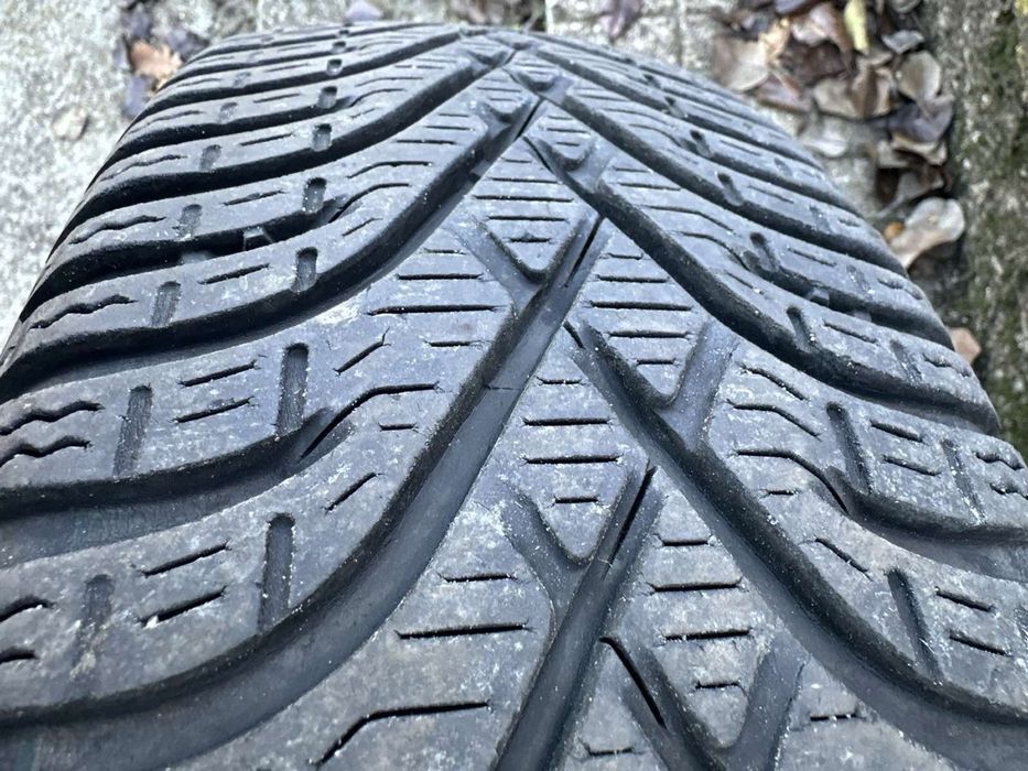 Продавам зимни гуми BFGoodrich 175/65/15 4бр.