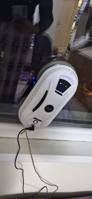 Робот за почистване на прозорци