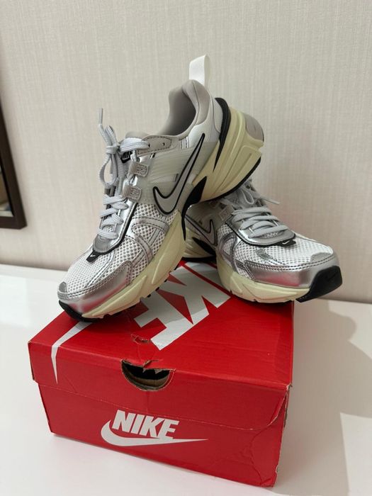 Nike кроссовки v2k женские