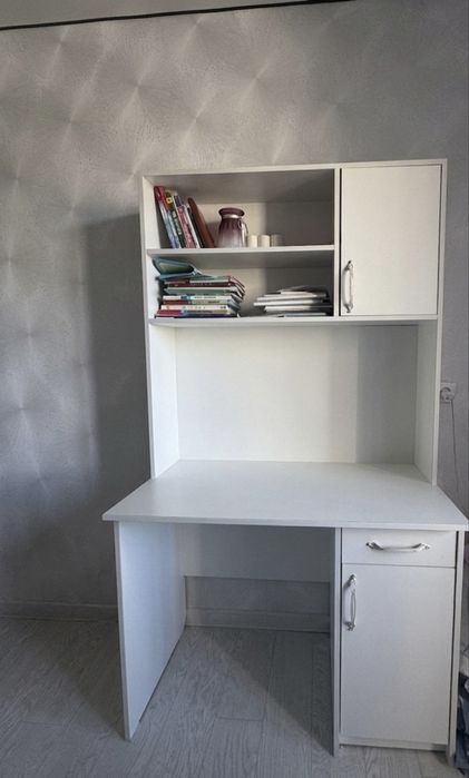 Письменный стол белого увета