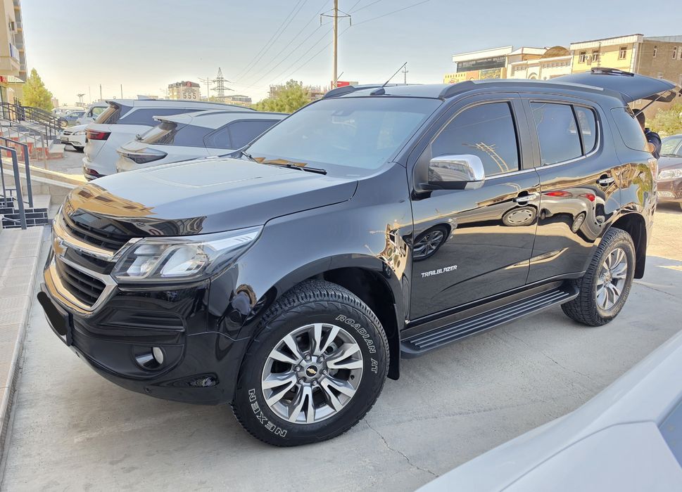 Trailblazer 2020 yil 4x4 full pozitsiya