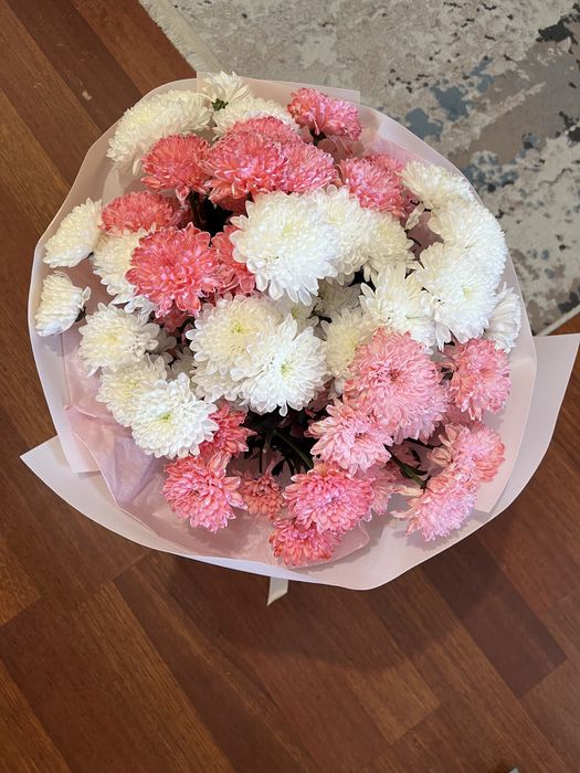 Букеты срочно продам свежие 8000тысяч красный роза 6000 тысяч