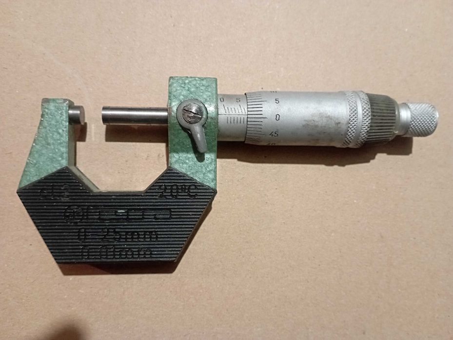 Micrometru mecanic de exterior cu cadru emailat