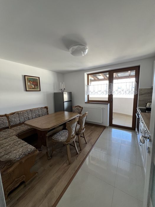 Închiriez apartament