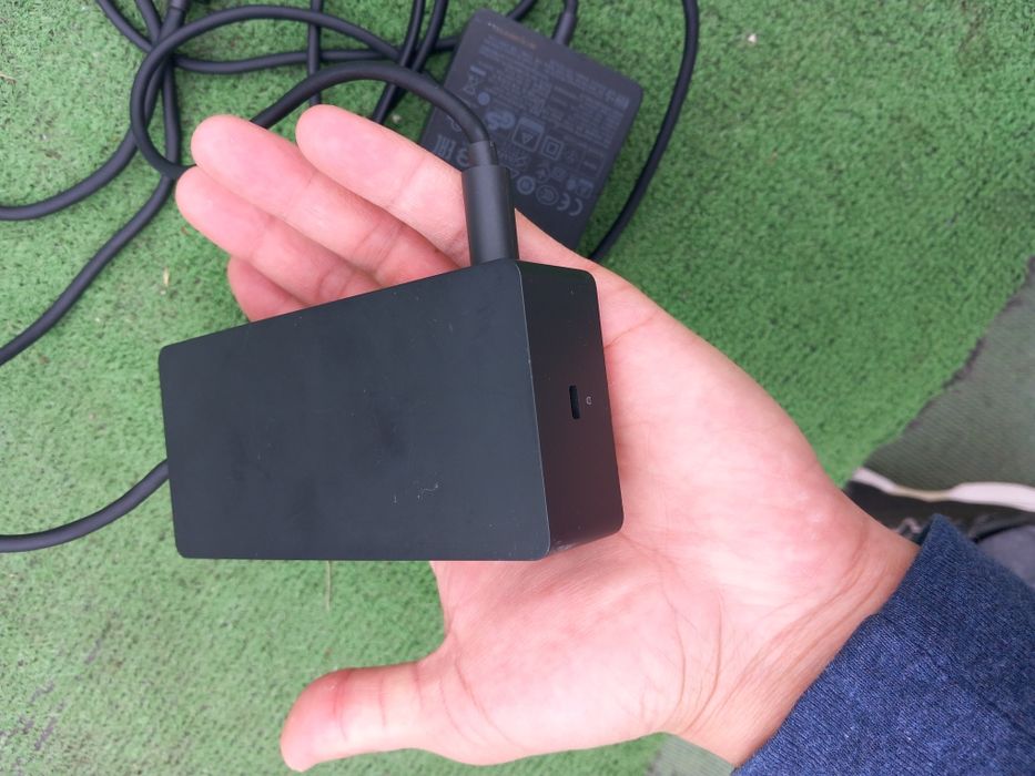 Micosoft Surface Dock