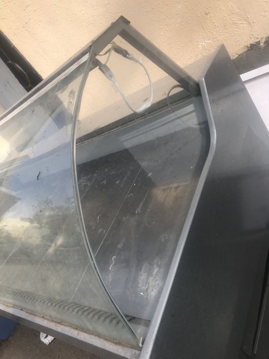 Vetirina ishlashi zor 2 ta bor bittasi eshik sal yopilmidi lekin zor