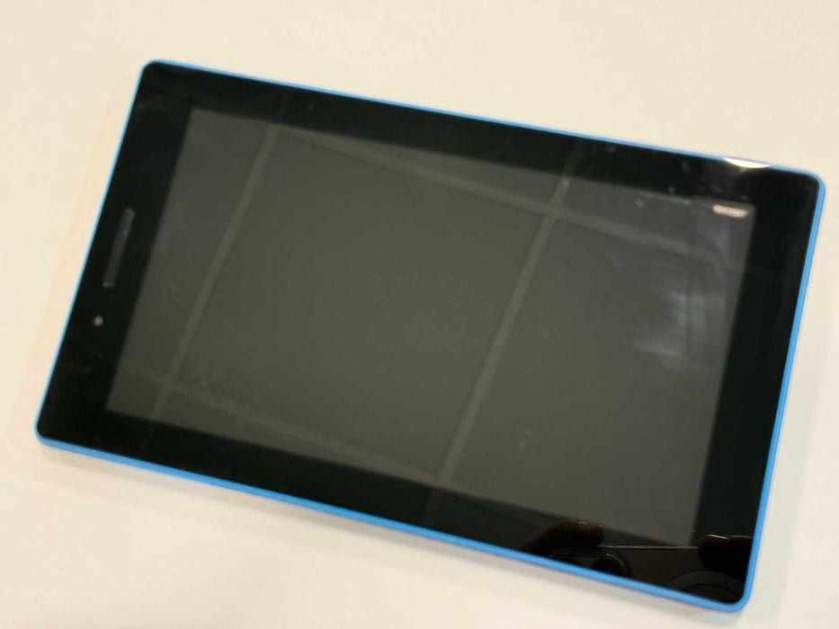 Таблет Lenovo TB-3710i