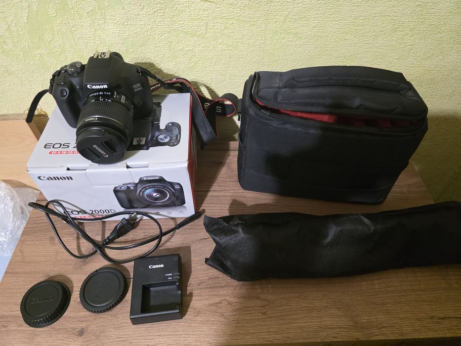 Фотоапарат Canon eos 2000d