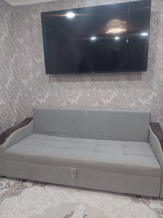 Срочно продам диван почти новый