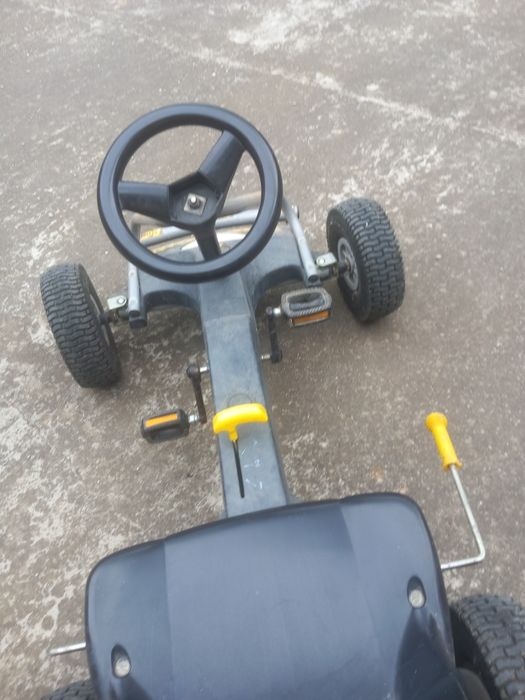 Cart cu pedale  pentru copii