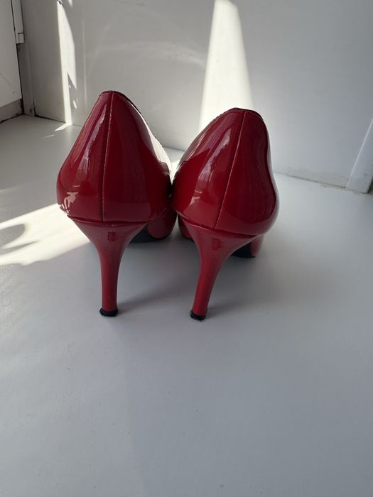 Красные туфли 37 размер  2000тг