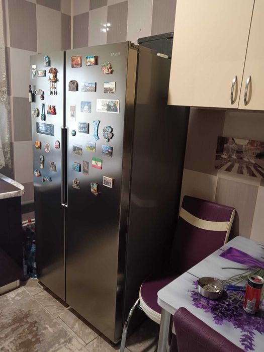 Frigider Samus syde by syde