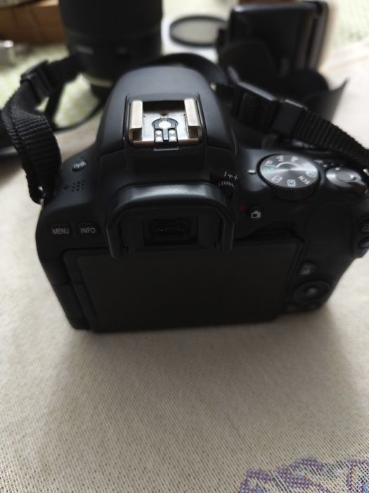 Canon 200D, 18-55 mm, blitz Canon