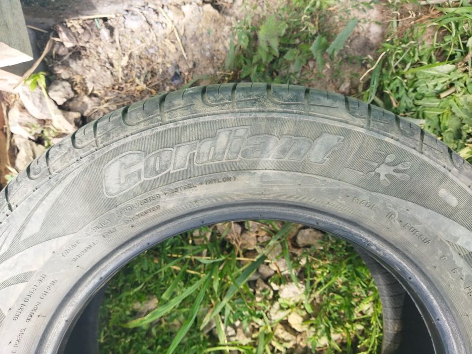Продам две покрышки для авто.