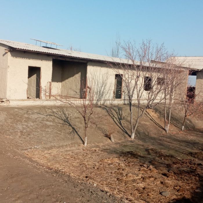 Ховли жой сотилади