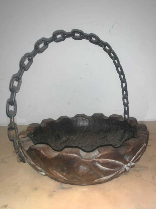 Fructiera din lemn sculptata si maner din fier lant sudata