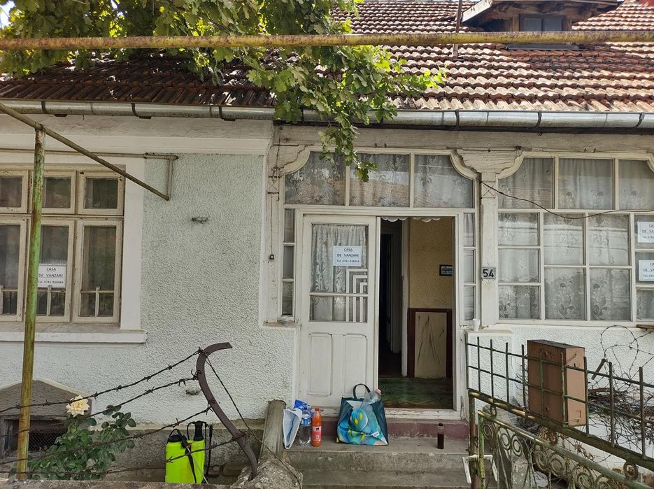 Vând casă în Buhuși, Str 9 Mai, 110 mp