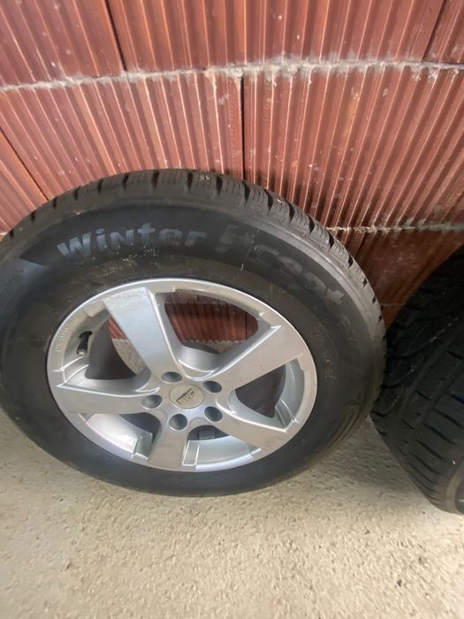 Алуминиеви джанти с гуми