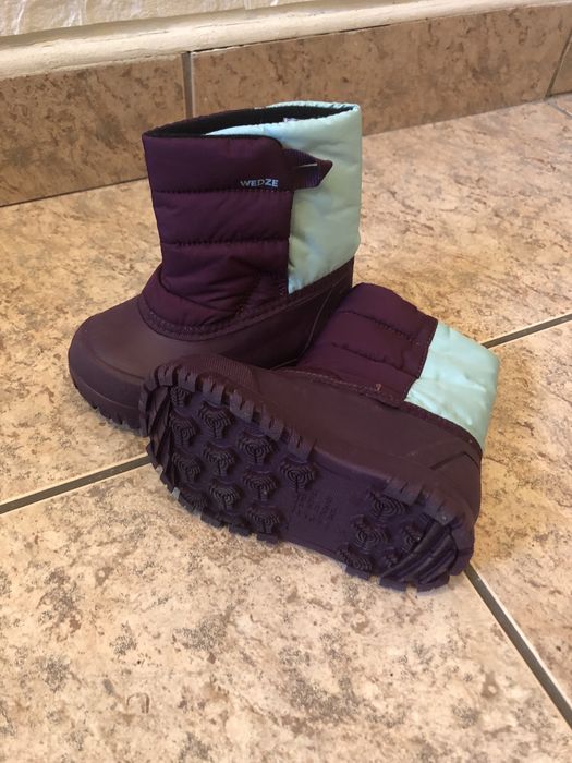 Vand overal  nr.98 pt 3 -4 ani si cizmulite nr.24,25 de la Decatlon