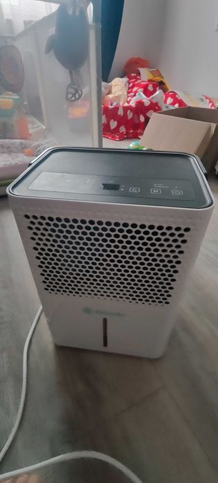 Dezumidificator AlecoAir D6 Junior, in stare foarte buna, aproape nou. A fost folosit doar de câteva ori și funcționează perfect.