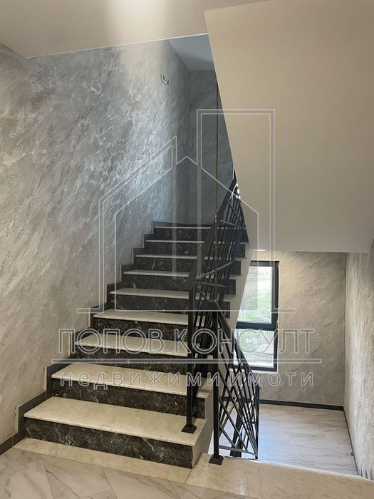 Продава се Тристаен апартамент в Пловдив, Кършияка - 158 кв.м за 1108 €/кв.м - Снимка #1