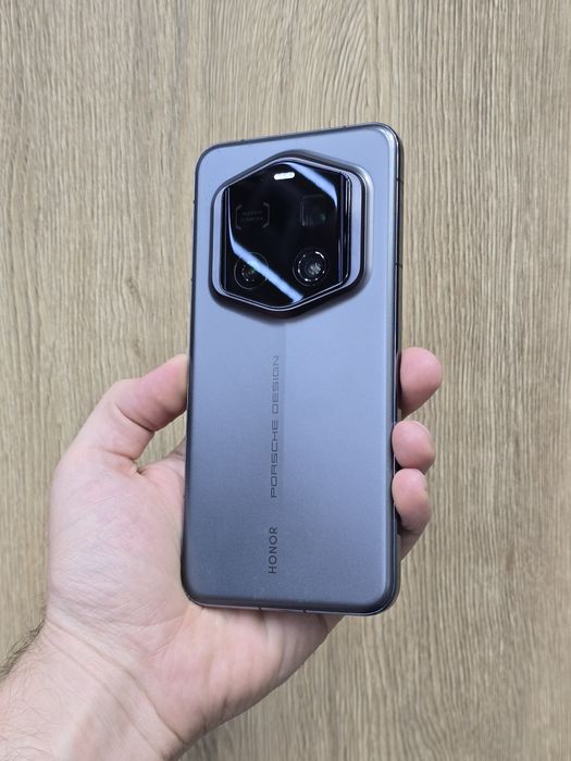 Honor Magic 7 RSR Porsche Design