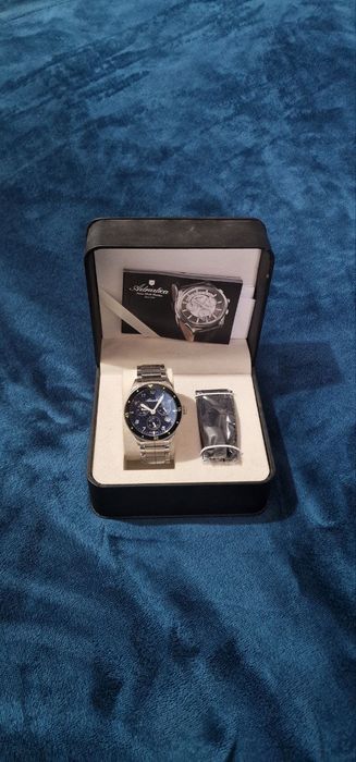 Продам часы новые возможен торг