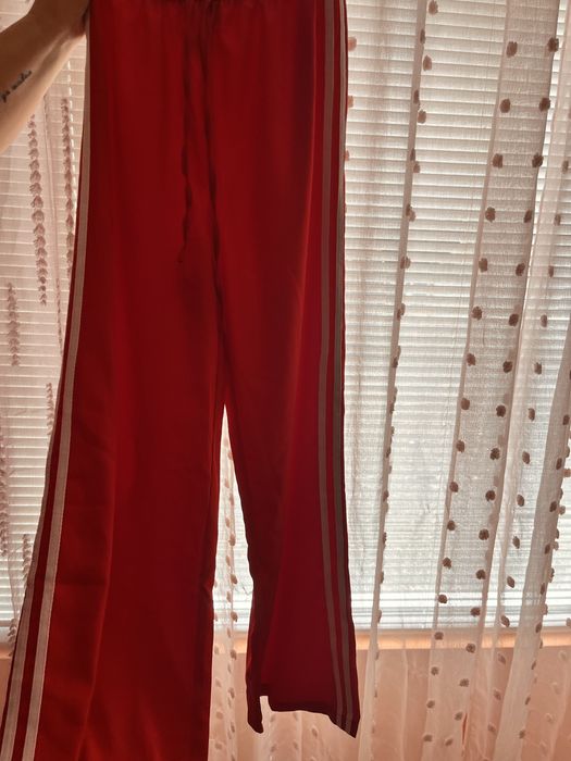 Дамски панталони с широк крачол