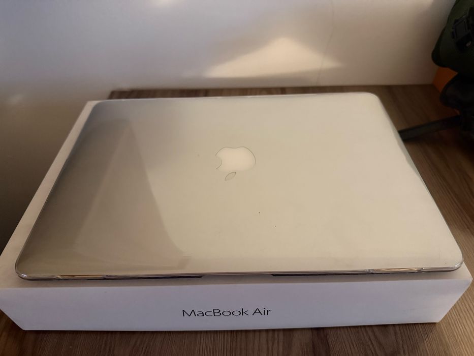 Продам MacBook Air 13