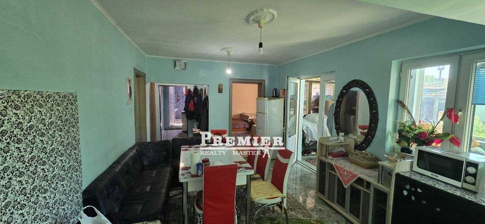 Продава се жилищна къща с парцел в Камено