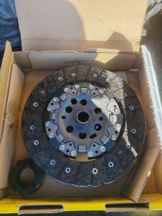 Чисто нов комплект съединител на LuK VW Golf 5  1.9 TDI